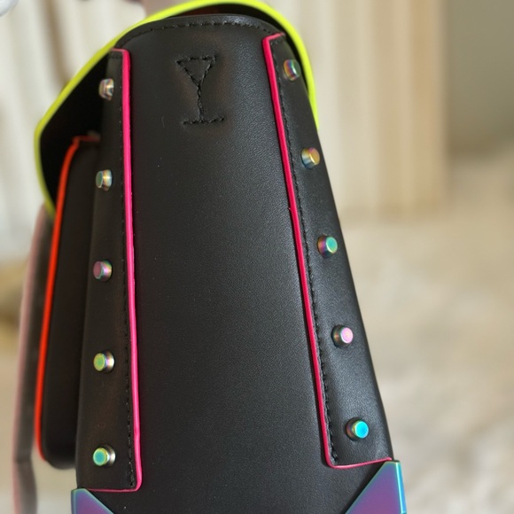 NWT Michael Kors Manhattan Contrast Trim Satchel with Strap. Black - Picture 7 of 14